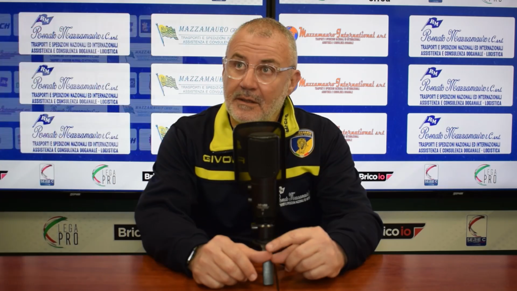 Immagine in evidenza: Raffaele Di Napoli - crediti foto: pagina ufficiale Facebook Giugliano Calcio 1928 (frame da video)