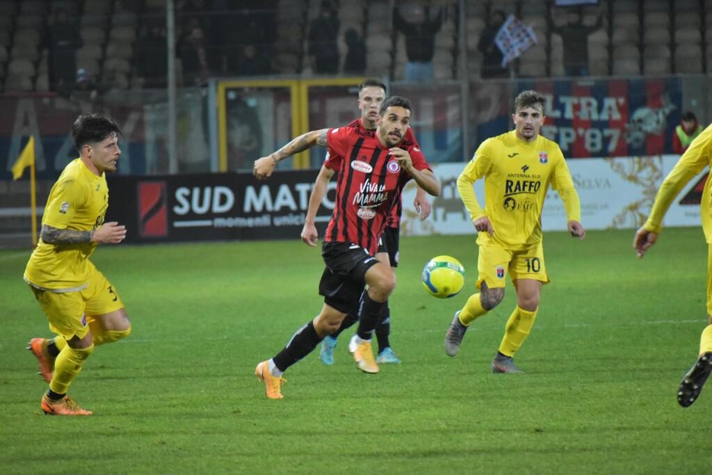 Immagine in evidenza: uno scatto di Foggia-Taranto (Serie C - girone C 22/23) - crediti: foto di Luigia Spinelli (RIPRODUZIONE RISERVATA)
