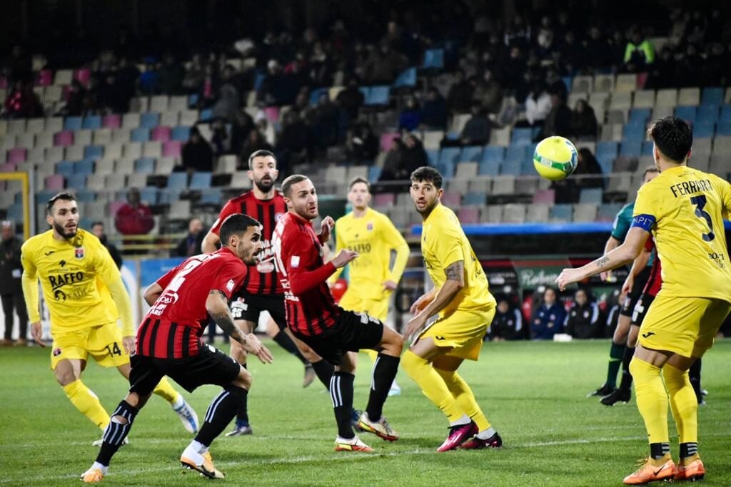 Immagine in evidenza: uno scatto di Foggia-Taranto (Serie C - girone C 22/23) - crediti: foto di Luigia Spinelli (RIPRODUZIONE RISERVATA)