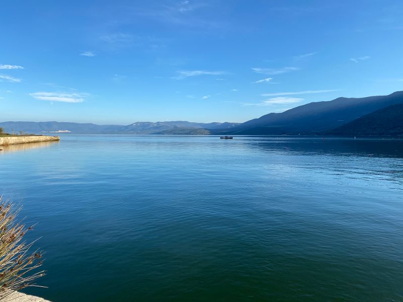 Lago di Varano: in copertina quello di Lesina