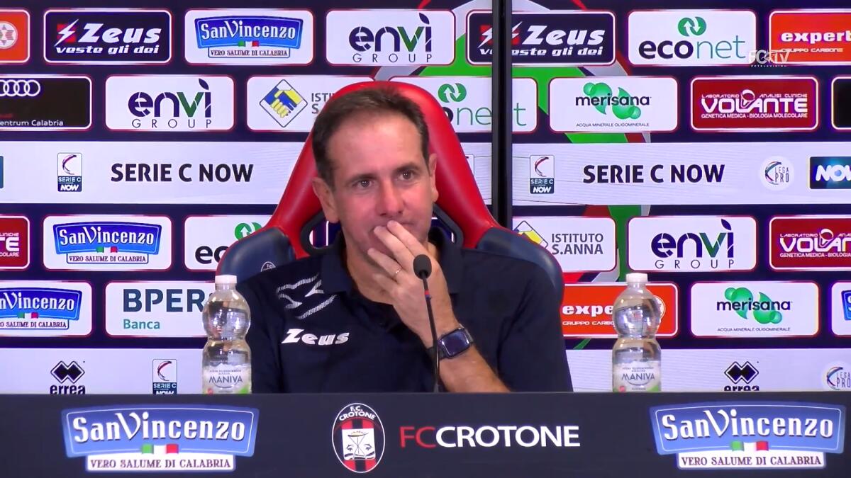 Crotone, Zauli: "Vittoria meritata. Vogliamo..." - Immagine in evidenza: mister Lamberto Zauli - crediti foto: canale ufficiale YouTube FCTV (frame da video)