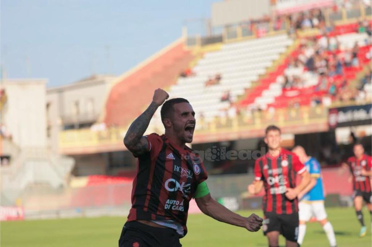 Su e giù: le pagelle di Foggia-Brindisi - Immagine in evidenza: uno scatto di Foggia-Brindisi (Serie C - girone C 2023/24) - crediti: foto di Luigia Spinelli (RIPRODUZIONE VIETATA)