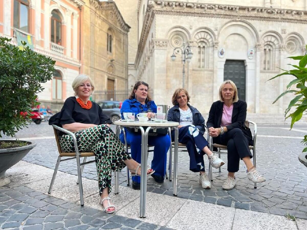 Foggia nella “Rete Città per le Donne”, incontro con la presidente nazionale - Da sin Antonella Parigi pres della Rete Citta per le donne, Episcopo, Mongiello e Azzarone