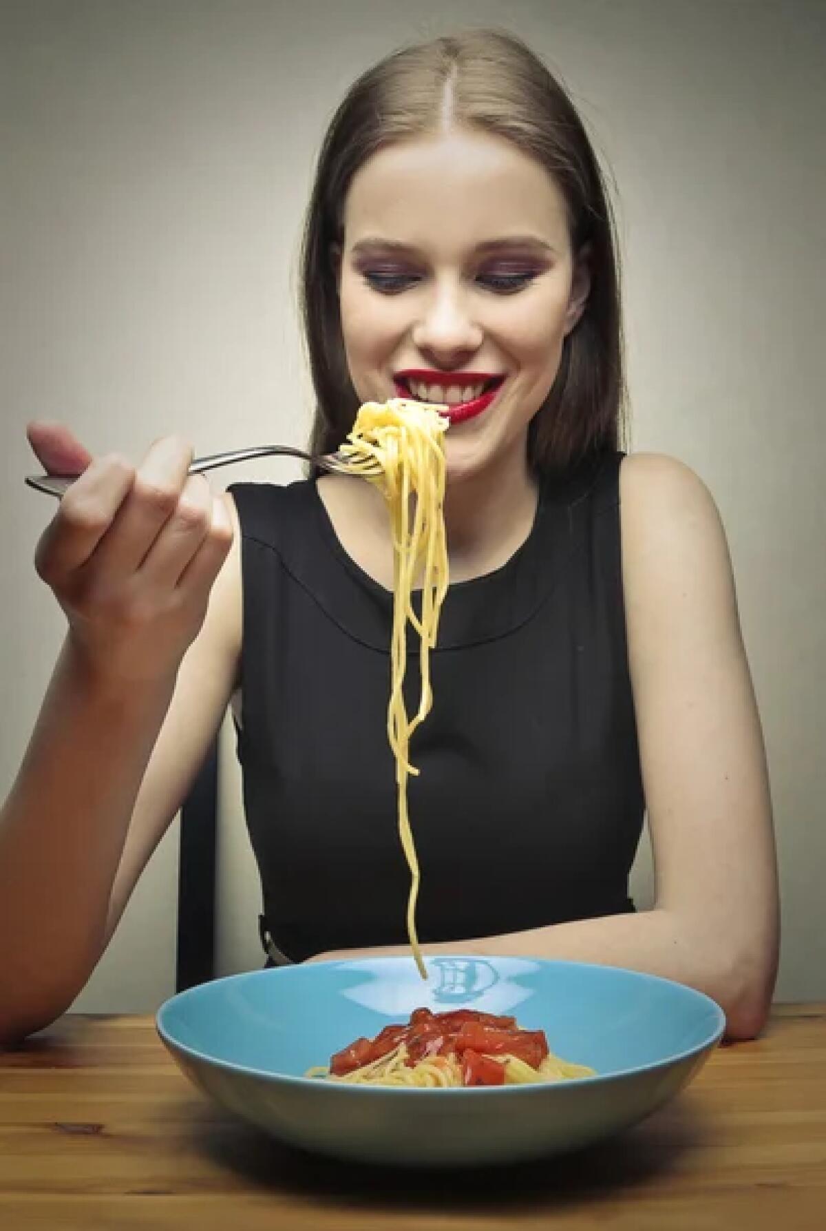 "Una volta per sempre, ecco tutta la verità sulla pasta: perché mangiarla fa bene" - "Una volta per sempre, ecco tutta la verità sulla pasta: perché mangiarla fa bene"