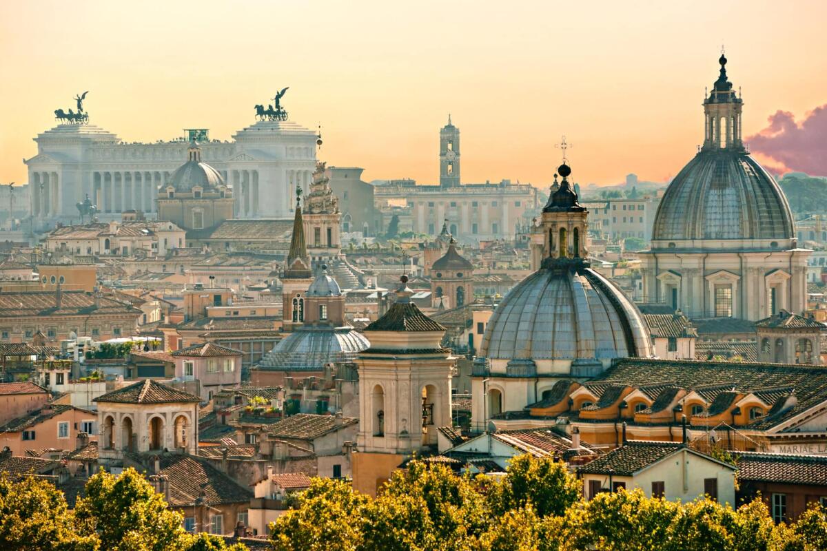 Mercato immobiliare a Roma: la situazione attuale - View of  Rome from Castel Sant'Angelo, Italy.