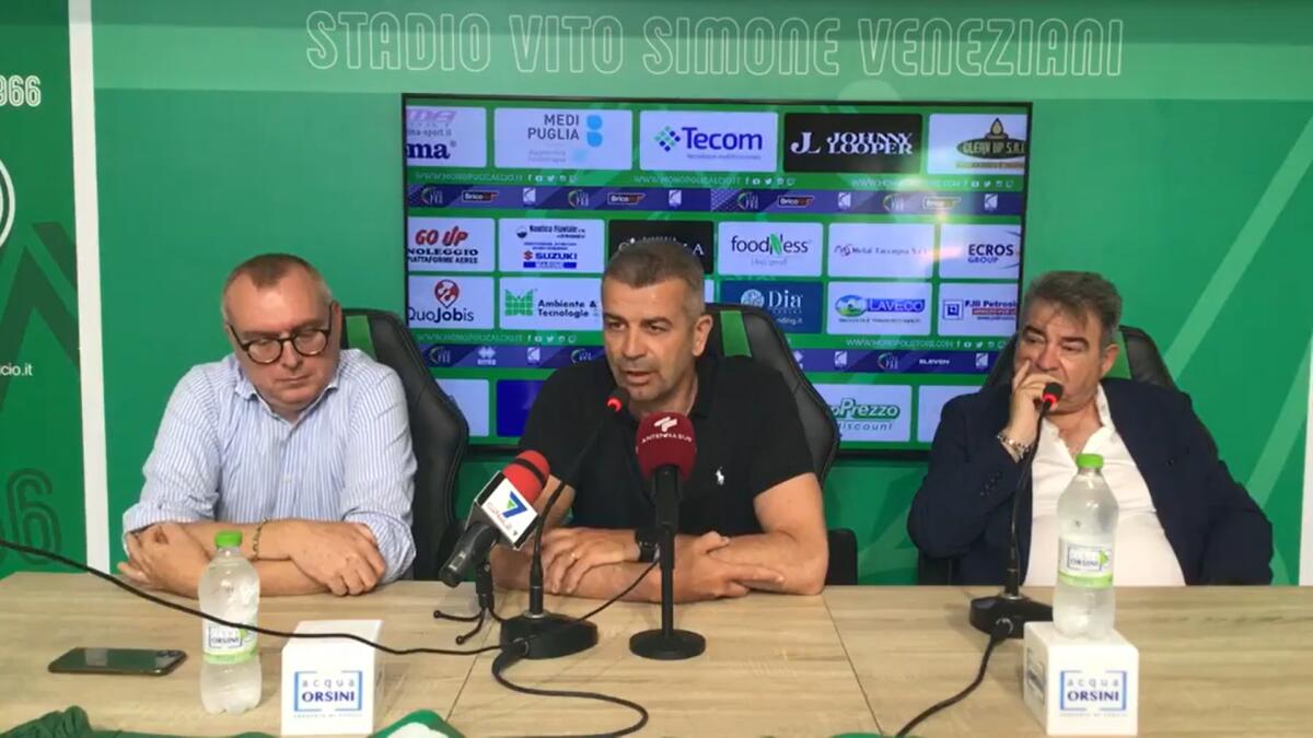 Monopoli, Tomei: "Ennesima prestazione. I fischi..." - Immagine in evidenza: mister Francesco Tomei - crediti foto: pagina ufficiale Facebook S.S. Monopoli 1966 (frame da video)