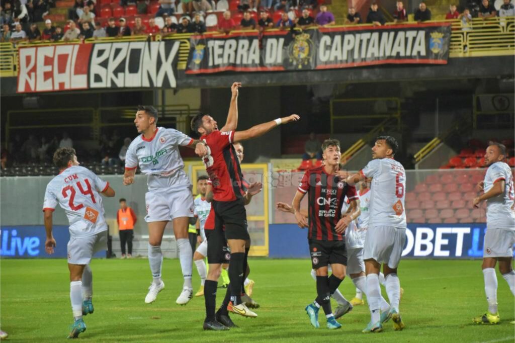 Immagine in evidenza: uno scatto di Foggia-Turris (Serie C - girone C 2023/24) - crediti: foto di Luigia Spinelli (RIPRODUZIONE VIETATA)