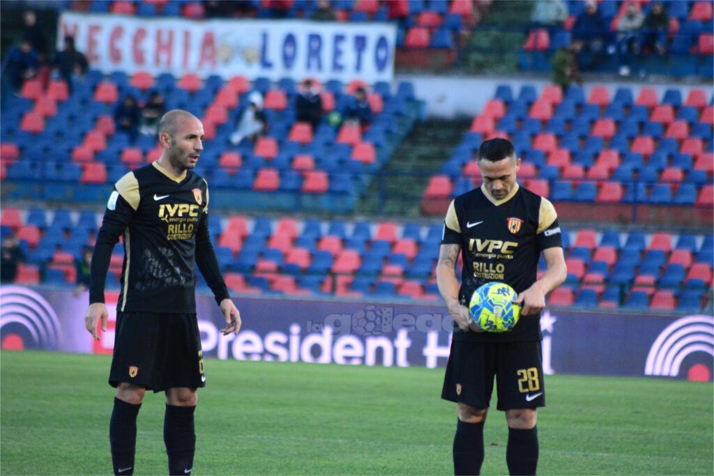 Immagine in evidenza: uno scatto di Cosenza-Benevento (Serie B 2022/23) - crediti: foto di Pasquale Golia per lagoleada.it (RIPRODUZIONE VIETATA)