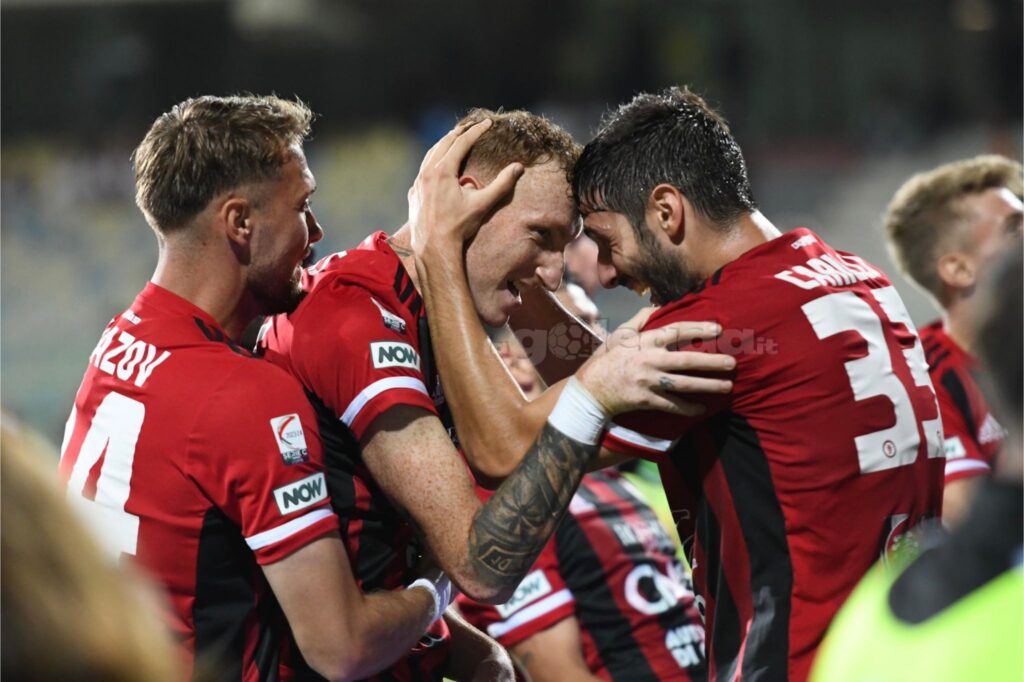 Immagine in evidenza: uno scatto di Foggia-Turris (Serie C - girone C 2023/24) - crediti: foto di Sara Angiolino (RIPRODUZIONE VIETATA)