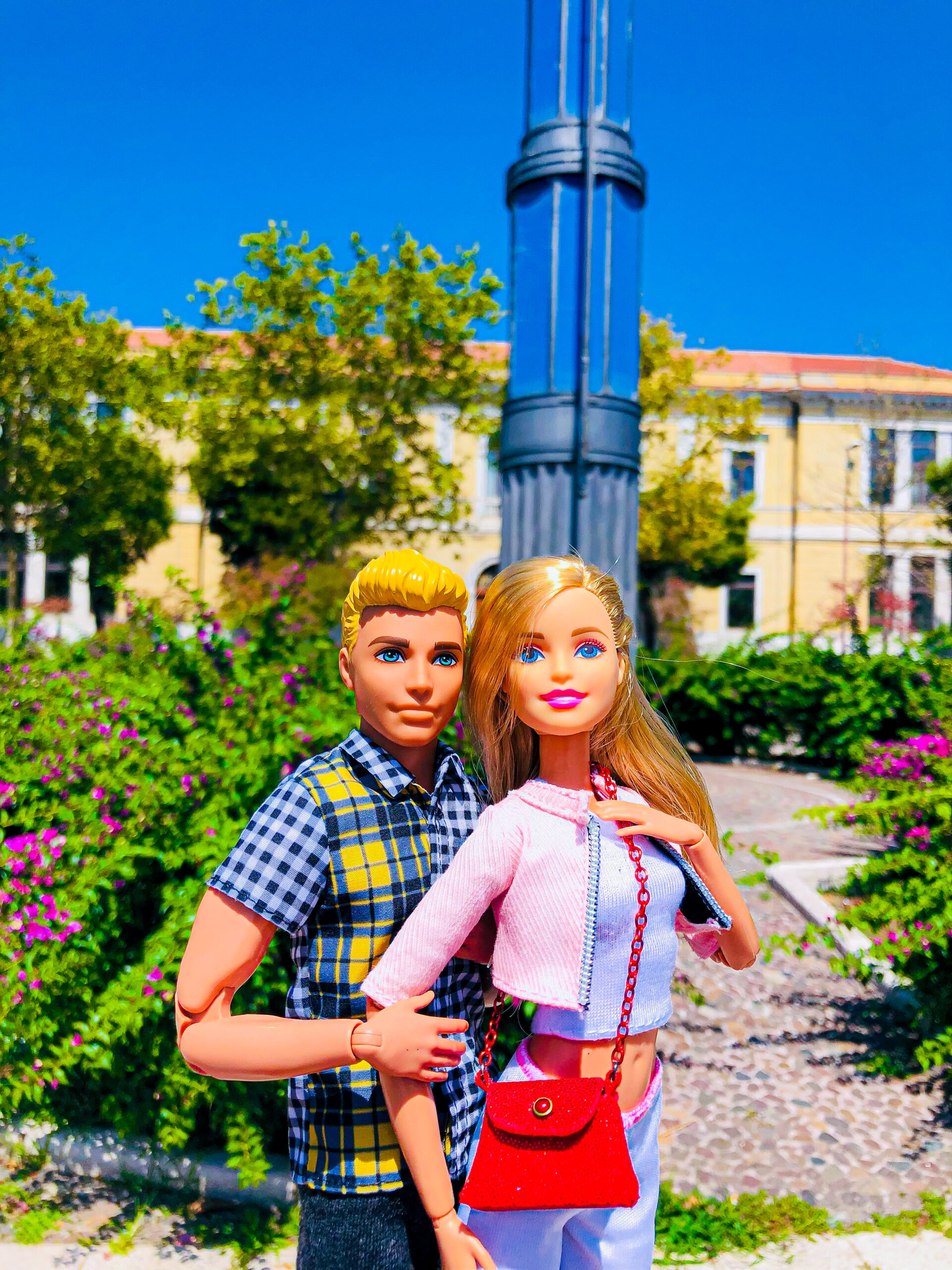 A Foggia è arrivata Barbie in town, foto nei luoghi più belli