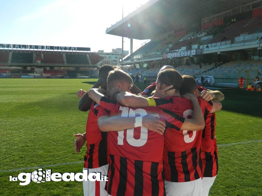 Immagine in evidenza: uno scatto di Foggia-Brindisi (Serie D - girone H 2019/20) - crediti: foto di Mario Mescia (RIPRODUZIONE VIETATA)