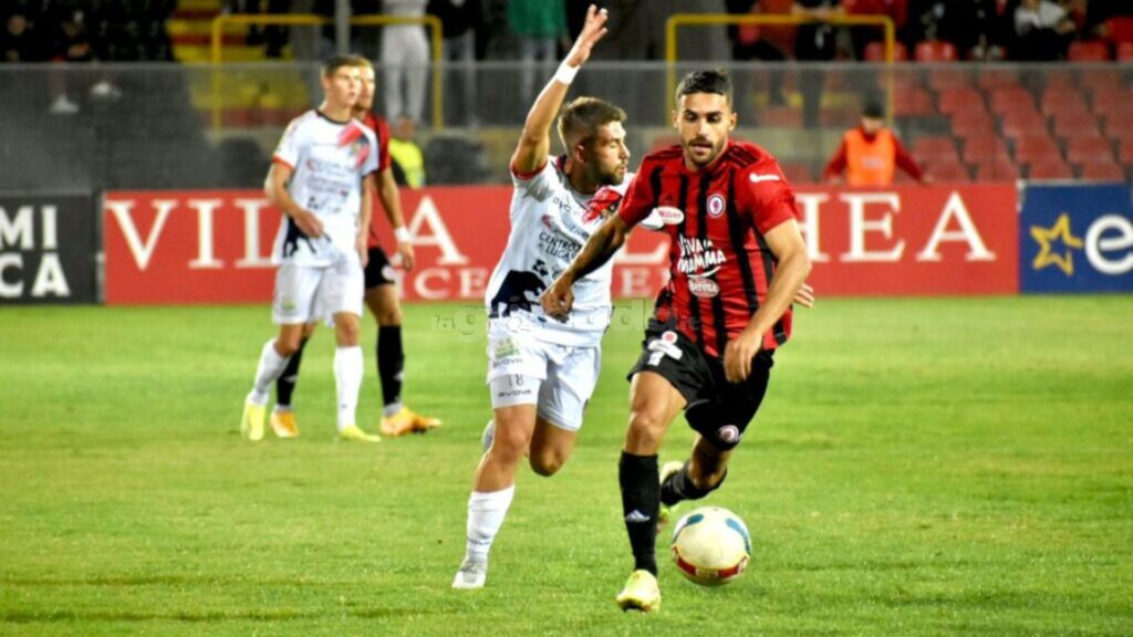 Immagine in evidenza: uno scatto di Foggia-Picerno (Serie C - girone C 22/23) - crediti: foto di Luigia Spinelli (RIPRODUZIONE VIETATA)