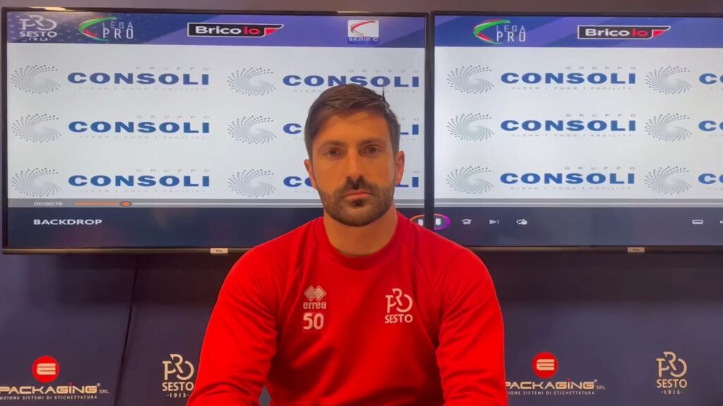 Immagine in evidenza: il tecnico del Benevento, Matteo Andreoletti, ai tempi della Pro Sesto - crediti foto: pagina ufficiale Facebook Pro Sesto 1913 (frame da video)