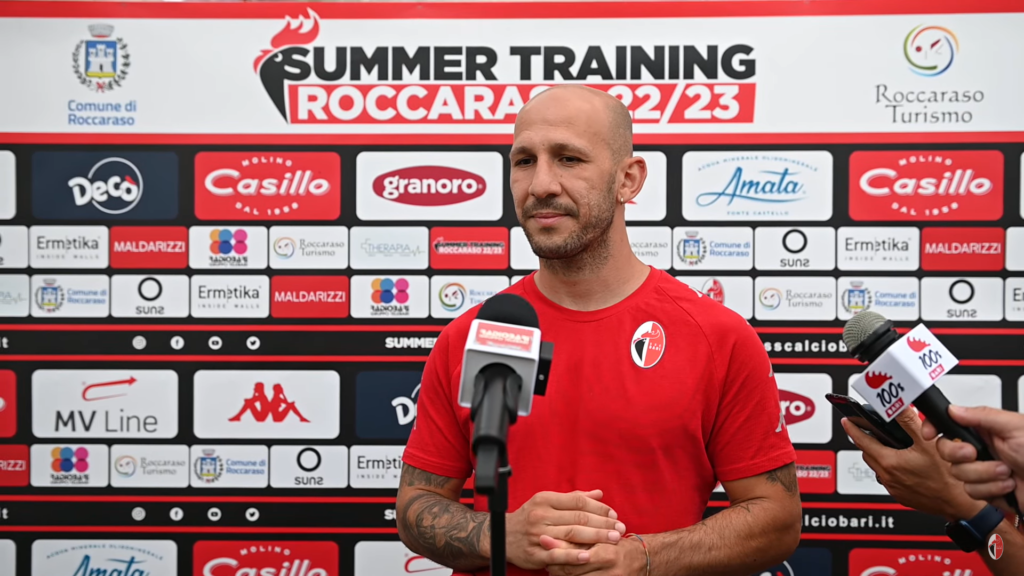 Immagine in evidenza: Cristian Galano ai tempi del Bari - crediti foto: canale ufficiale YouTube SSC Bari (frame da video)