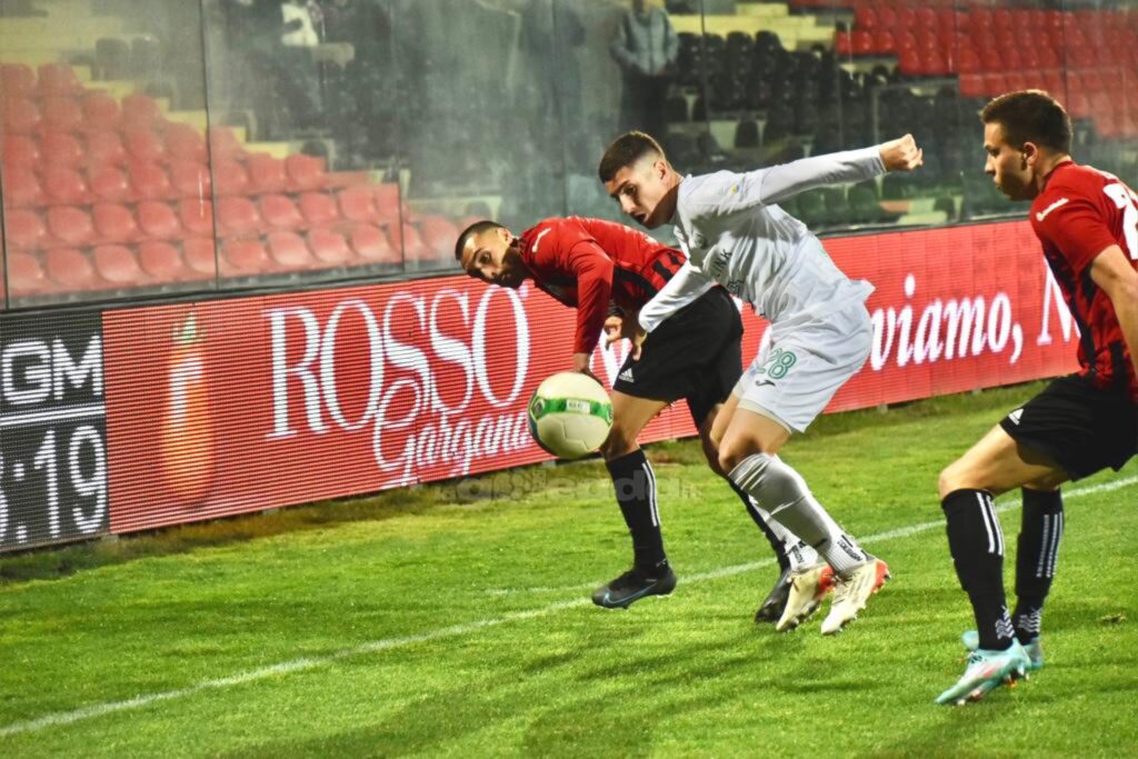 Immagine in evidenza: uno scatto di Foggia-Monopoli (Serie C - girone C 22/23) - crediti: foto di Luigia Spinelli (RIPRODUZIONE RISERVATA)