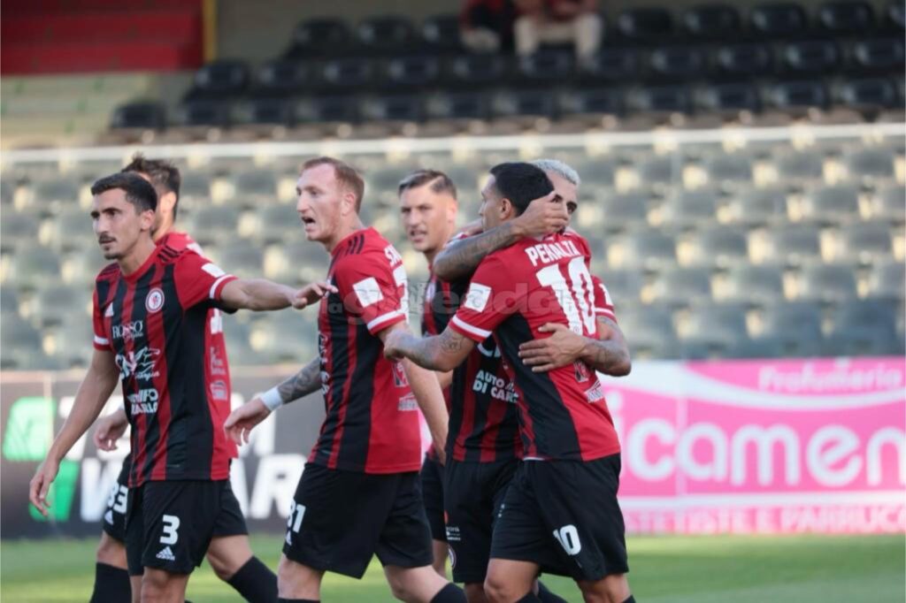 Immagine in evidenza: uno scatto di Foggia-Brindisi (Serie C - girone C 2023/24) - crediti: foto di Luigia Spinelli (RIPRODUZIONE VIETATA)