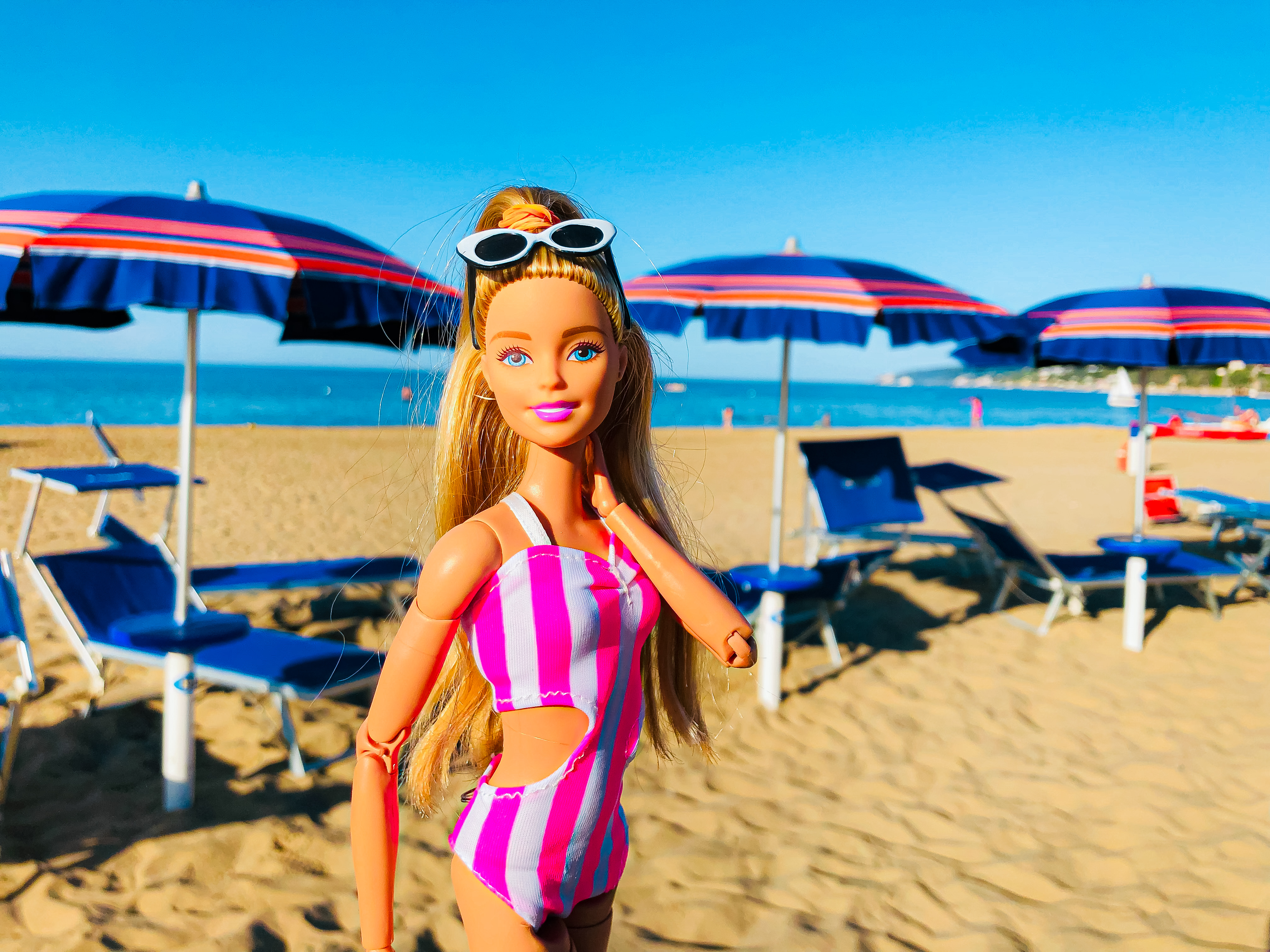 A Foggia è arrivata Barbie in town, foto nei luoghi più belli
