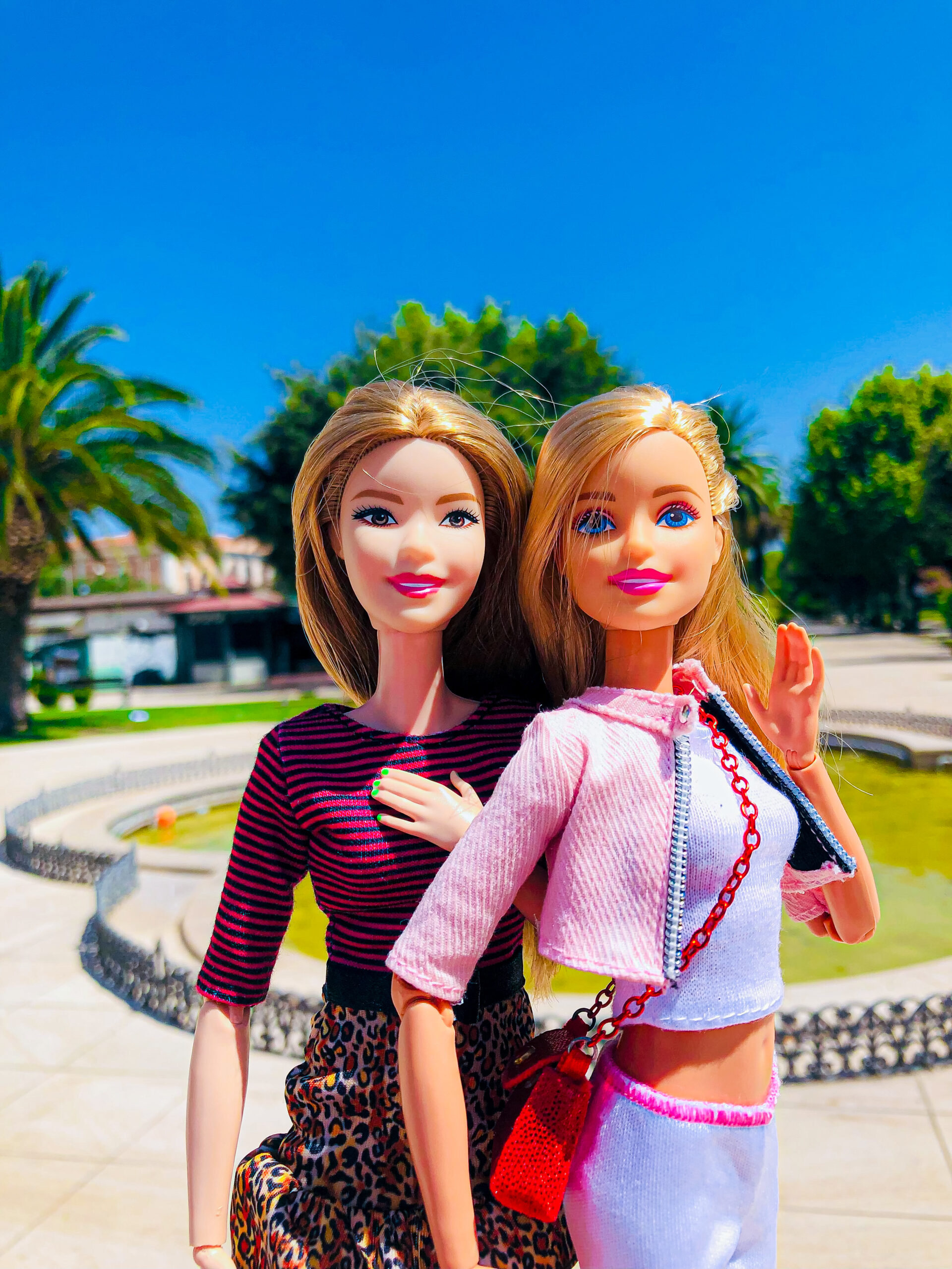 A Foggia è arrivata Barbie in town, foto nei luoghi più belli
