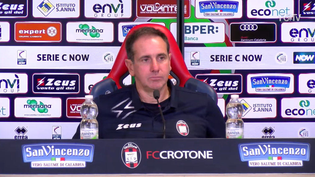 Immagine in evidenza: mister Lamberto Zauli - crediti foto: canale ufficiale YouTube FCTV (frame da video)