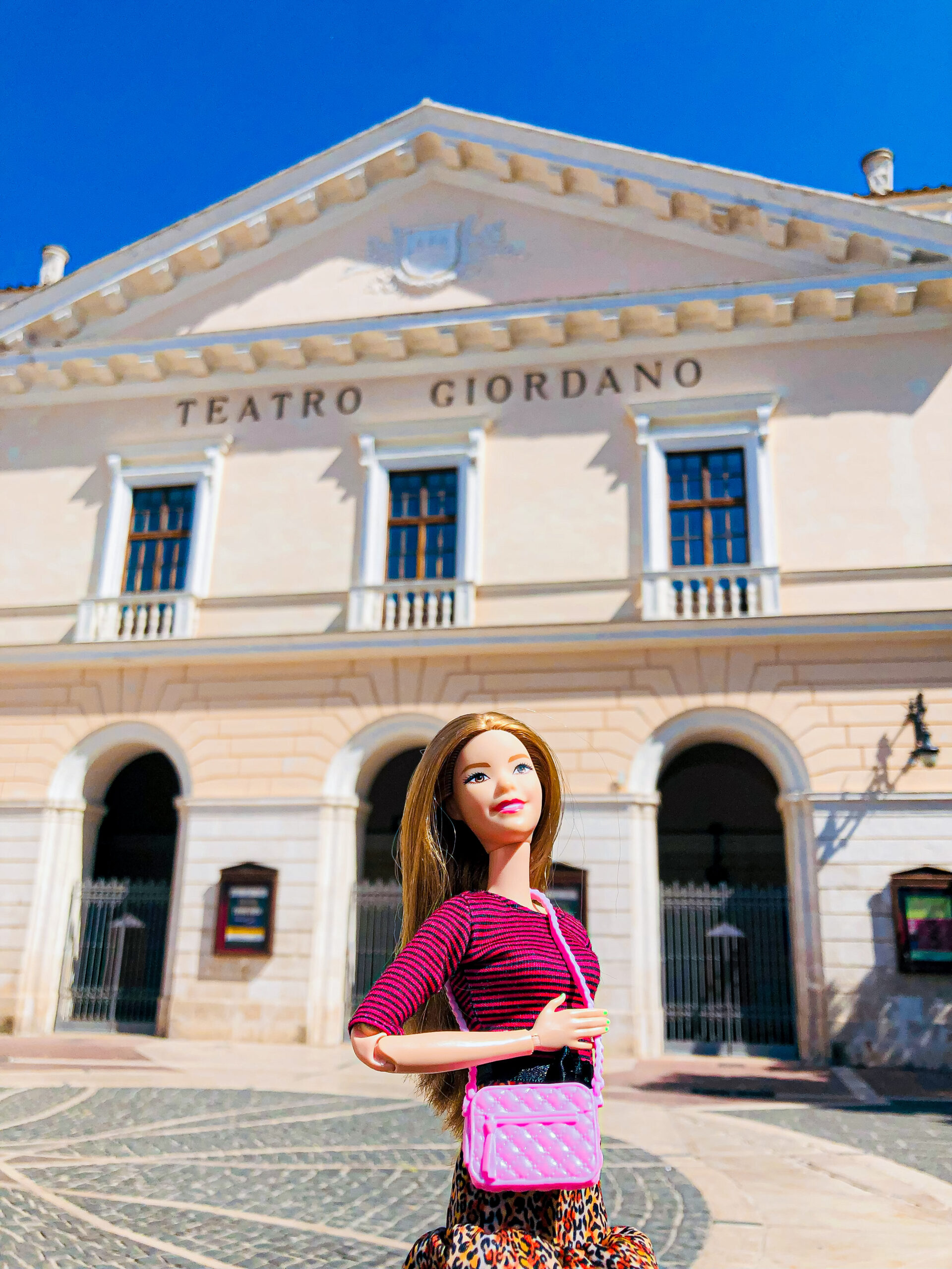 A Foggia è arrivata Barbie in town, foto nei luoghi più belli
