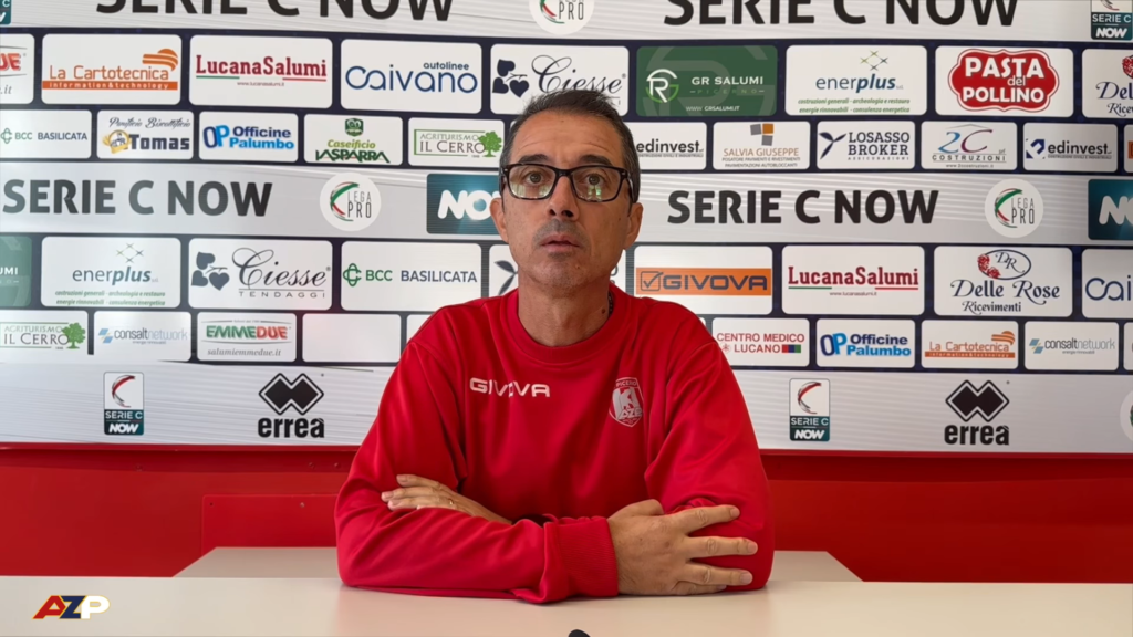 Immagine in evidenza: mister Emilio Longo - crediti foto: pagina ufficiale Facebook AZ Picerno (frame da video)
