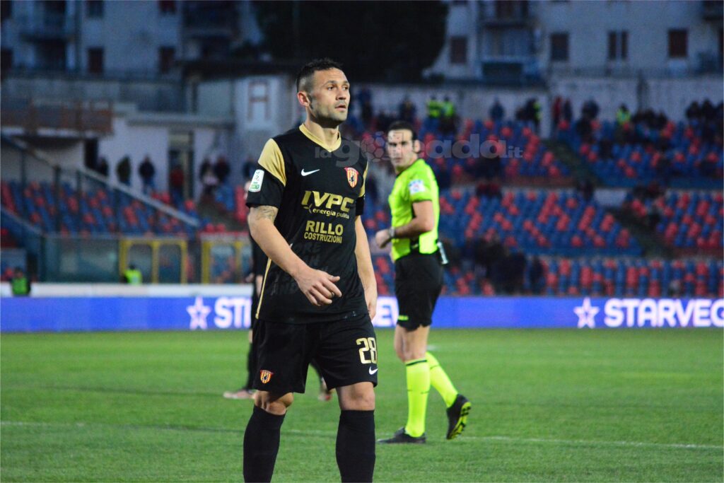 Immagine in evidenza: uno scatto di Cosenza-Benevento (Serie B 2022/23) - crediti: foto di Pasquale Golia per lagoleada.it (RIPRODUZIONE VIETATA)