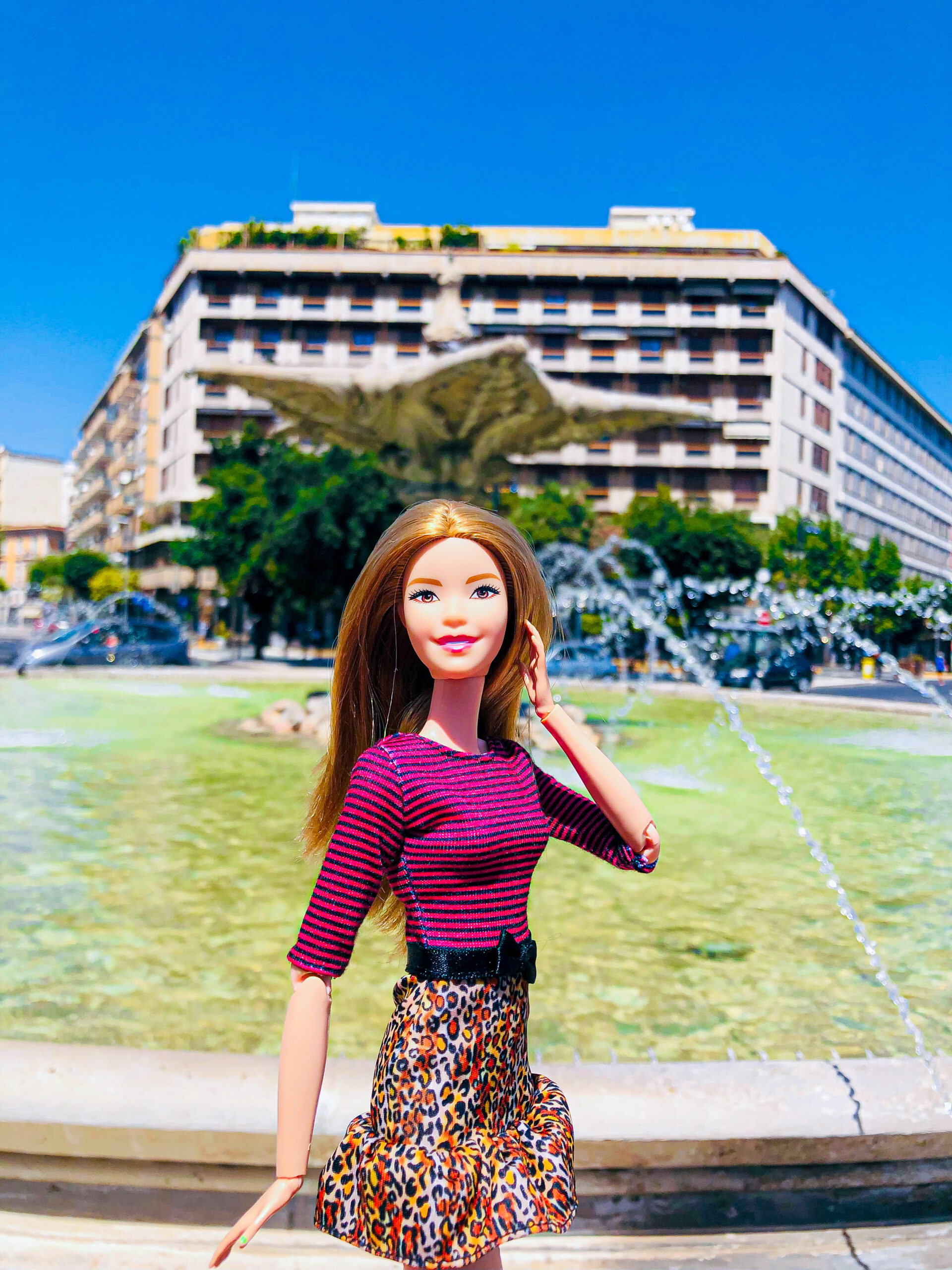 A Foggia è arrivata Barbie in town, foto nei luoghi più belli