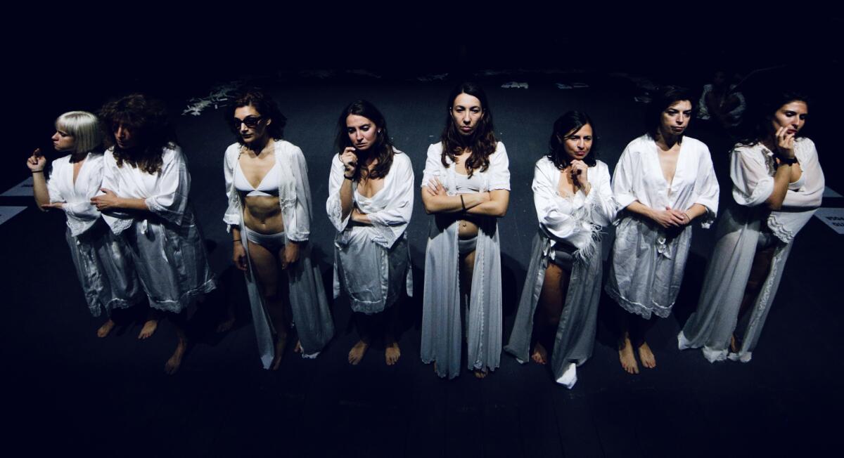 "Per tutte (tutte) quelle che si sentono e definiscono donne": SVELARSI - 