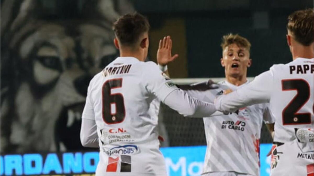 Foggia, la Coppa è amara: l'Avellino fa tris e va avanti - Immagine in evidenza: il gol del Foggia ad Avellino firmato Martini - crediti foto: pagina ufficiale Facebook Calcio Foggia 1920