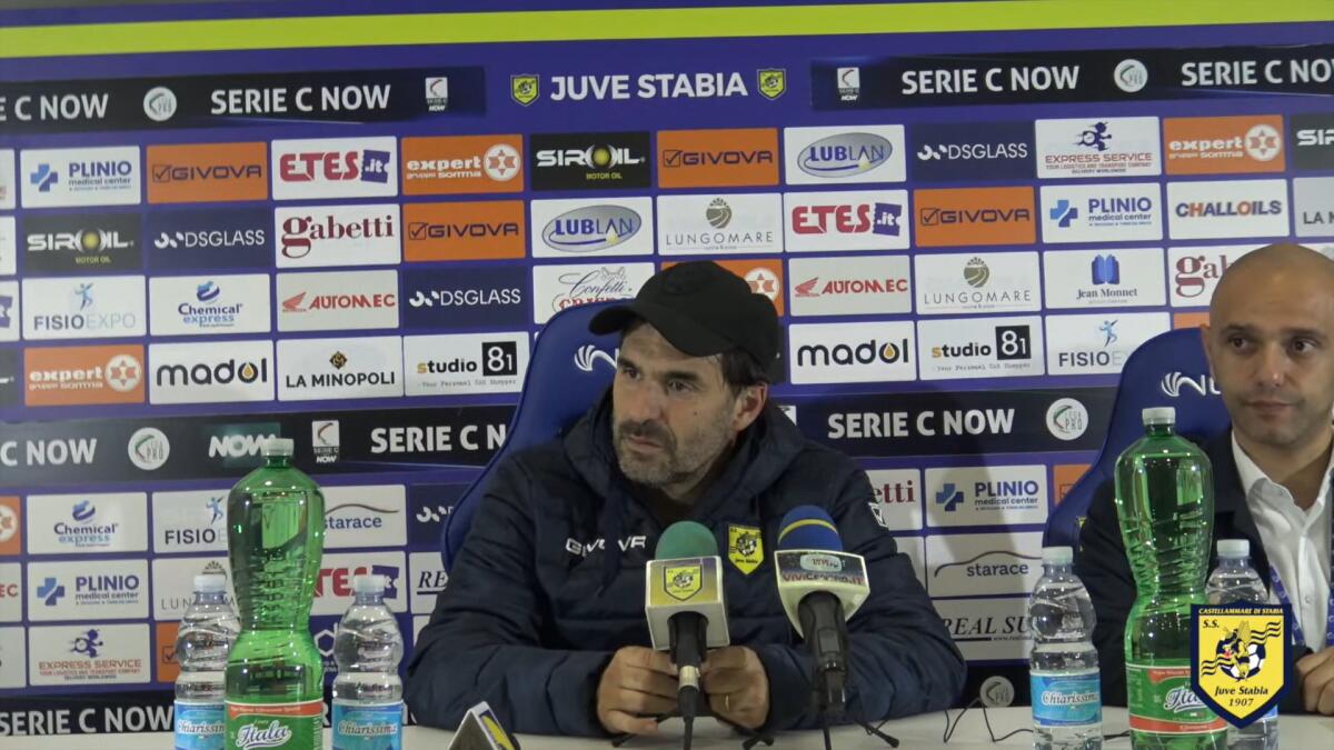 Juve Stabia, Pagliuca: "Buon risultato. Non ci aspettavamo..." - Immagine in evidenza: mister Guido Pagliuca - crediti foto: canale ufficiale YouTube Juve Stabia (frame da video)