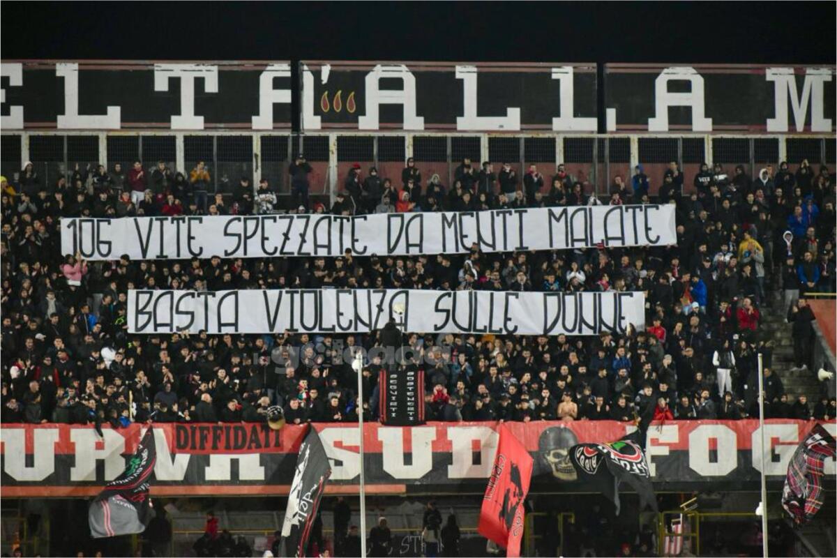 Gli ultras del Foggia ricordano le vittime di femminicidio - Immagine in evidenza: no alla violenza sulle donne, lo striscione della Curva Sud Foggia - crediti: foto di Luigia Spinelli (RIPRODUZIONE VIETATA)
