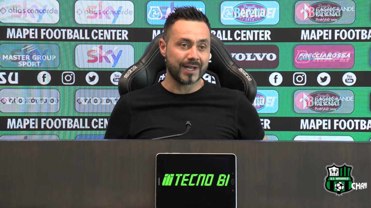 Sacchi su De Zerbi: "Ai tempi del Foggia..." - Immagine in evidenza: mister Roberto De Zerbi ai tempi del Sassuolo - crediti foto: canale ufficiale YouTube U.S. Sassuolo Calcio (frame da video)
