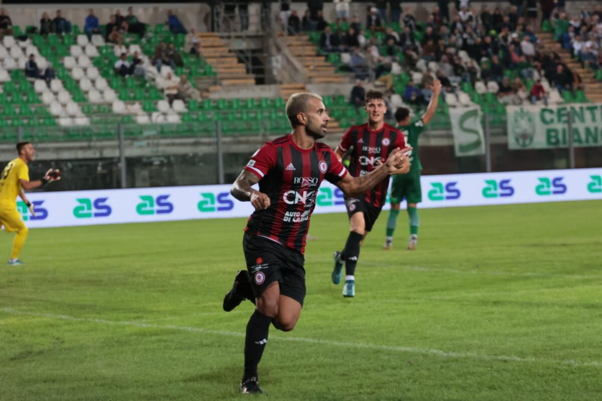 Foggia, Schenetti: "Dobbiamo reagire. Questo periodo..." - Immagine in evidenza: uno scatto di Monopoli-Foggia (Serie C - girone C 2023/24) - crediti: foto di Calcio Foggia 1920/Federico Antonellis