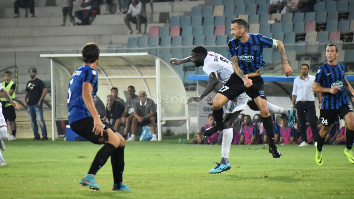 Chi salterà Foggia-Latina per squalifica? - Immagine in evidenza: uno scatto di Foggia-Latina 1-3 (Serie C - girone C 2022/2023) - crediti: foto di Luigia Spinelli (RIPRODUZIONE VIETATA)