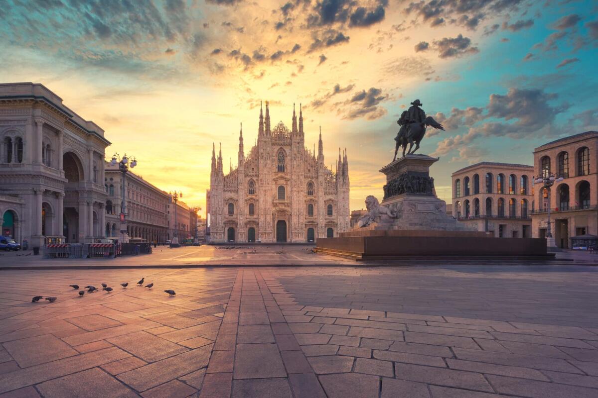 Studio grafico a Milano: perché sceglierlo e di che cosa si occupa - Duomo , Milan gothic cathedral at sunrise,Italy,Europe.Horizontal photo with copy-space.
