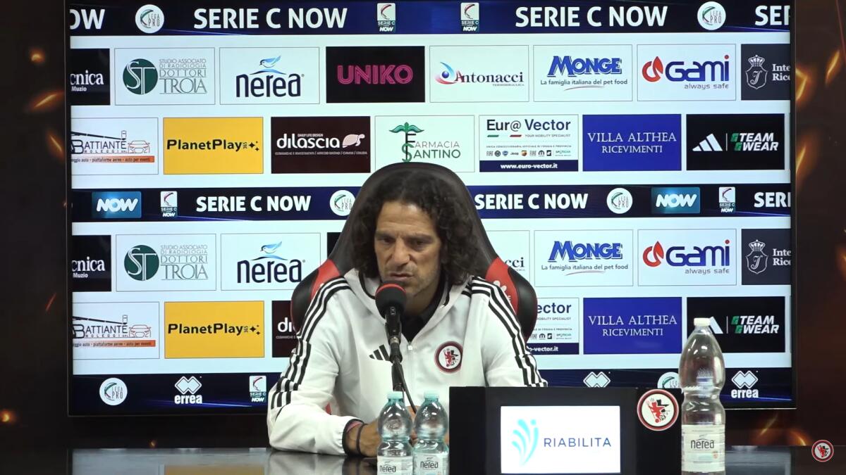 Foggia, Cudini: "Sta a noi ribaltare la situazione. I cambi..." - Immagine in evidenza: mister Mirko Cudini - crediti foto: canale ufficiale YouTube Calcio Foggia 1920 (frame da video)