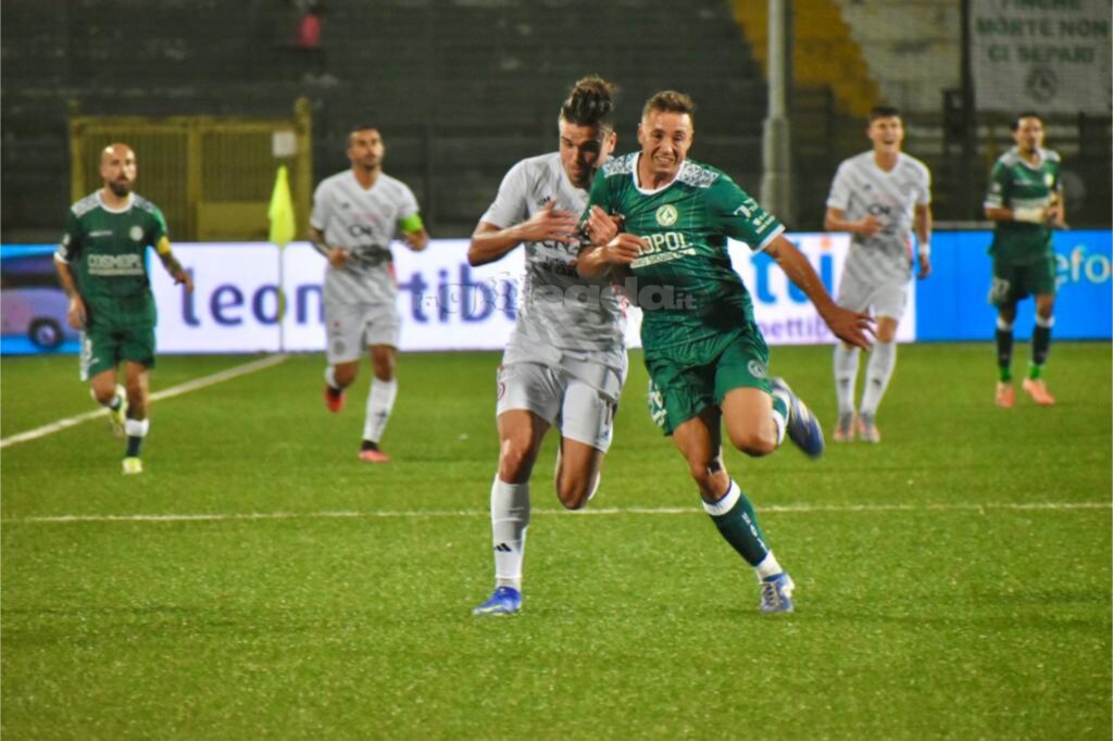 Immagine in evidenza: uno scatto di Avellino-Foggia (Serie C - girone C 2023/24) - crediti: foto di Luigia Spinelli (RIPRODUZIONE VIETATA)