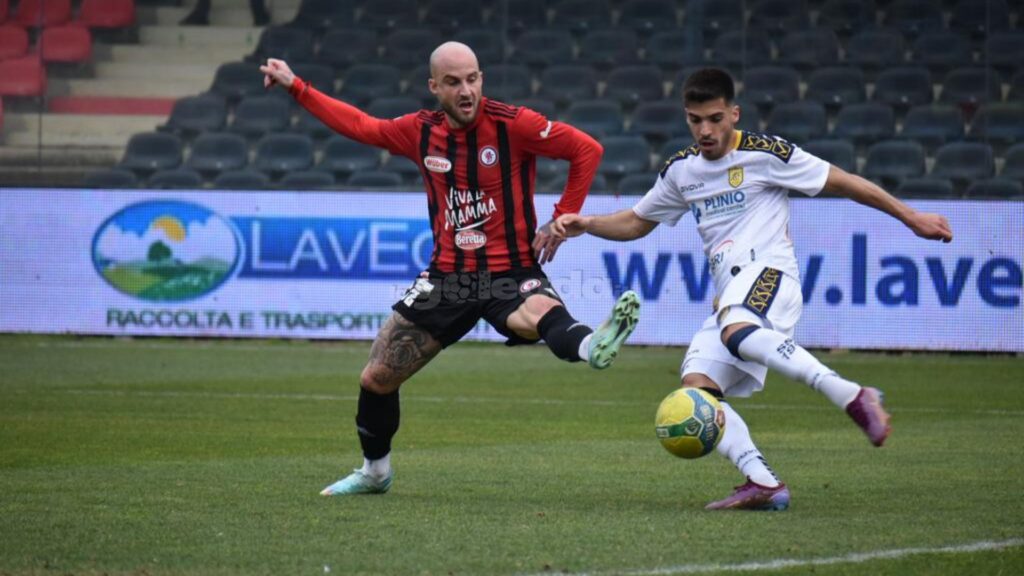 Immagine in evidenza: uno scatto di Foggia-Juve Stabia (Serie C - girone C 22/23) - crediti: foto di Luigia Spinelli (RIPRODUZIONE VIETATA)