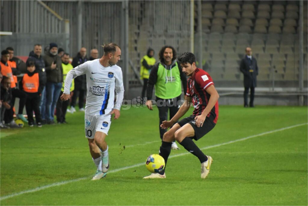Immagine in evidenza: uno scatto di Foggia-Latina (Serie C - girone C 2023/24) - crediti: foto di Luigia Spinelli (RIPRODUZIONE VIETATA)