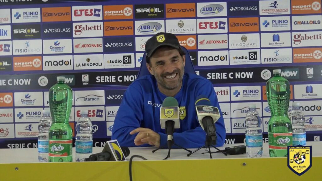 Immagine in evidenza: mister Guido Pagliuca - crediti foto: canale ufficiale YouTube Juve Stabia (frame da video)
