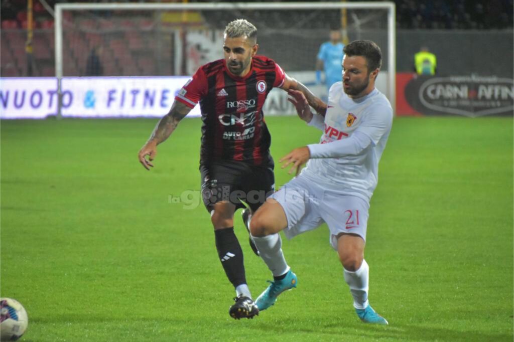 Immagine in evidenza: uno scatto di Foggia-Benevento (Serie C - girone C 2023/24) - crediti: foto di Luigia Spinelli (RIPRODUZIONE VIETATA)