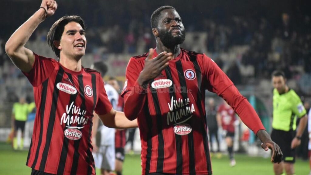 Immagine in evidenza: uno scatto di Foggia-Picerno (Serie C - girone C 22/23) - crediti: foto di Luigia Spinelli (RIPRODUZIONE VIETATA)