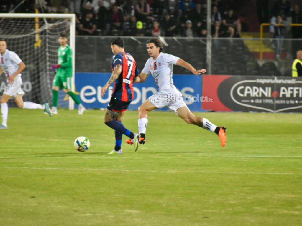 Immagine in evidenza: uno scatto di Foggia-Crotone (playoff Serie C 2022/23) - crediti: foto di Luigia Spinelli (RIPRODUZIONE VIETATA)