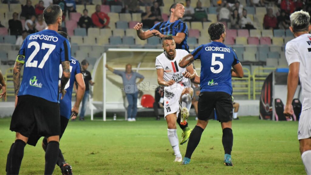 Immagine in evidenza: uno scatto di Foggia-Latina 1-3 (Serie C - girone C 2022/2023) - crediti: foto di Luigia Spinelli (RIPRODUZIONE VIETATA)