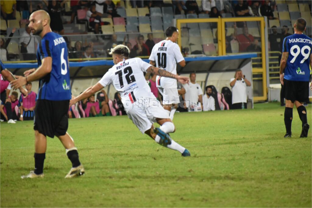L'esultanza di Vuthaj per la rete segnata durante Foggia-Latina (1-3) del 4 Settembre 2022. Foto di Luigia Spinelli per lagoleada.it - RIPRODUZIONE VIETATA