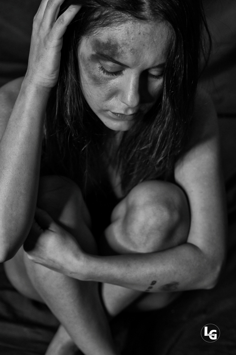 Leo Guerra: "Storie di donne vittime di violenza, efferata, ripetuta, lacerante"