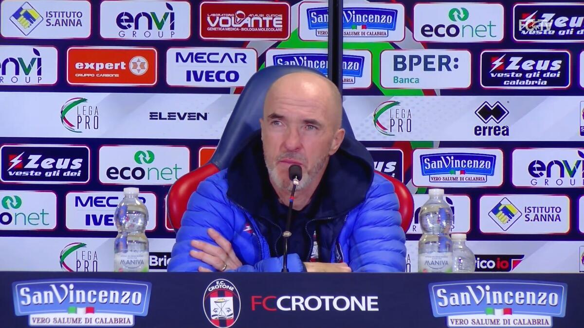 Potenza, cambio in panchina in vista? Le ultime - Immagine in evidenza: l'ex tecnico del Crotone, Franco Lerda - crediti foto: canale ufficiale YouTube FCTV (frame da video)