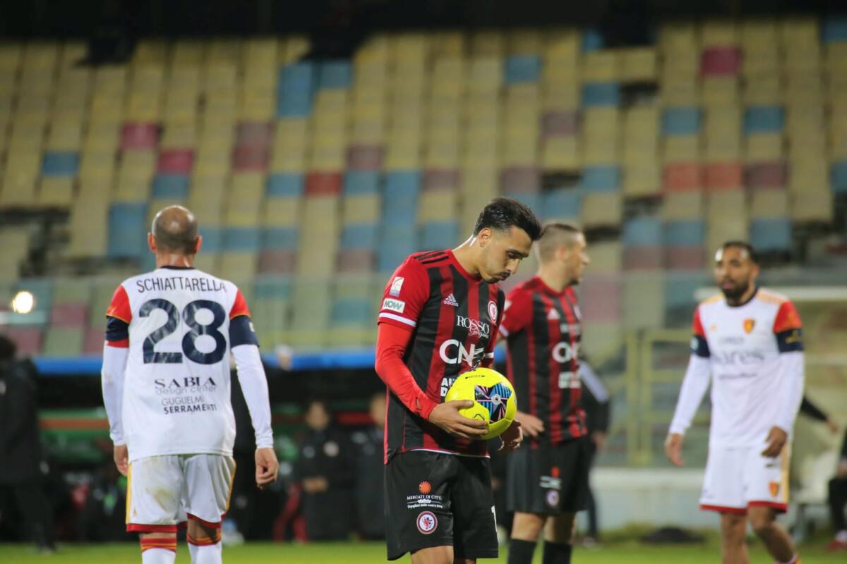 Foggia e Potenza non si fanno male: 0-0 allo Zac - Immagine in evidenza: uno scatto di Foggia-Potenza (Serie C - girone C 2023/24) - crediti: foto di Monica Carbosiero