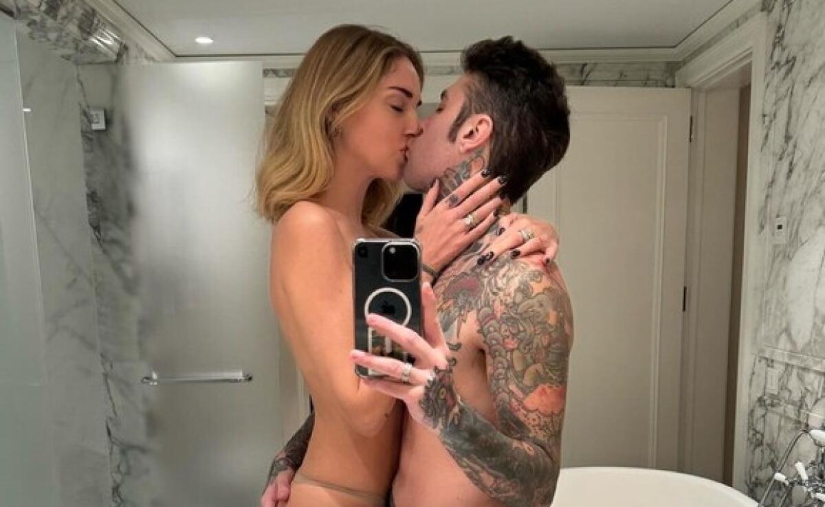 Ferragni e Fedez nudi di fronte lo specchio, bufera sui social: “Vergognatevi” - IL MESSAGGERO