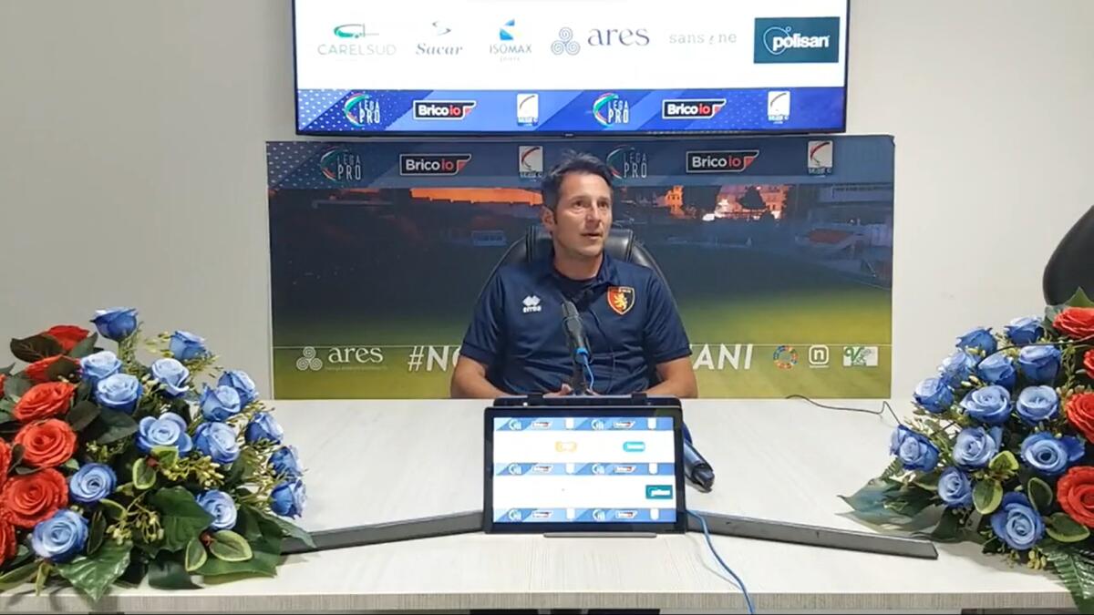 Potenza, i convocati da De Giorgio per il Foggia - Immagine in evidenza: mister Pietro De Giorgio - crediti foto: pagina ufficiale Facebook Potenza Calcio (frame da video)